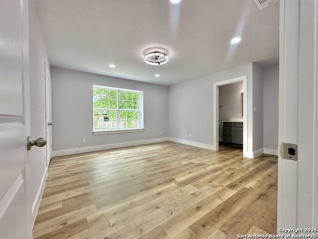 Image 10 of 31 For 1535 Hillcrest Drive