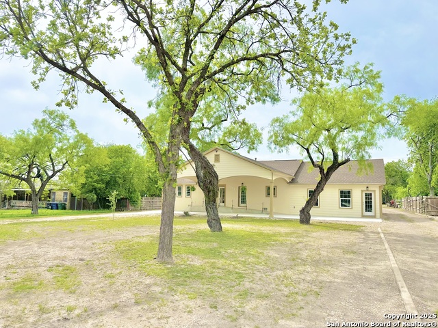 Image 3 of 31 For 1535 Hillcrest Drive