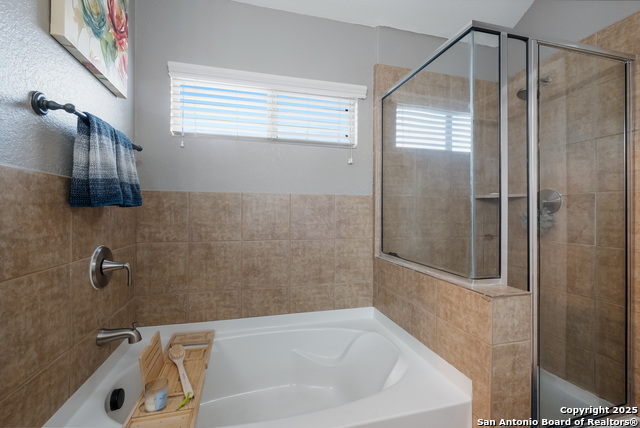 Image 17 of 25 For 9903 Rostock Ln