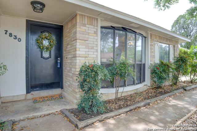 Listing photo id 2 for 7830 Lark Ridge
