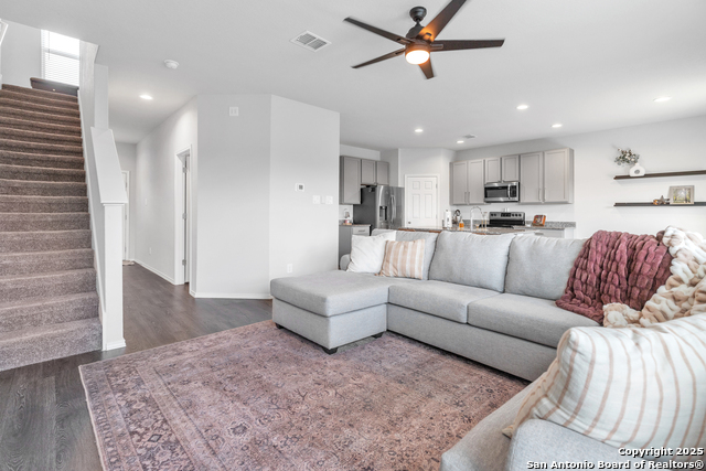 Image 7 of 25 For 610 Pleasanton