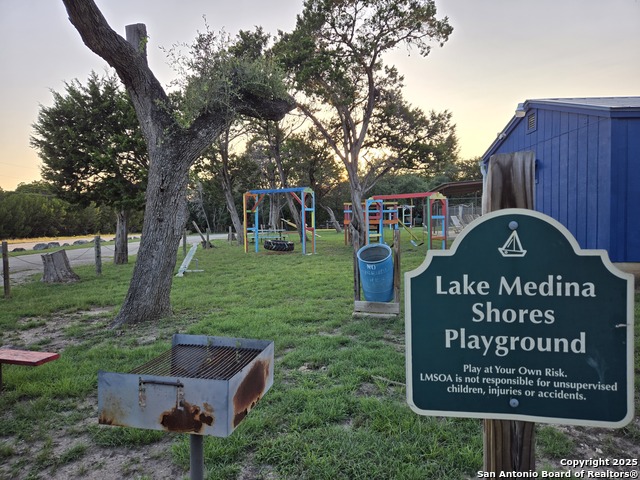 Image 27 of 35 For 555 Iroquois Trl