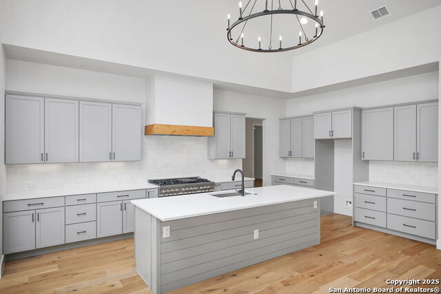 Image 11 of 48 For 431 Bandera Rd E