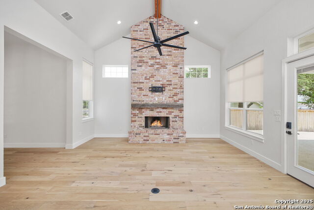 Image 16 of 48 For 431 Bandera Rd E