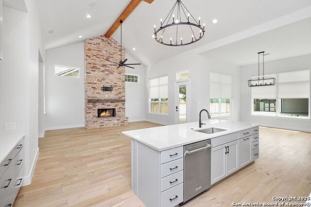 Image 18 of 48 For 431 Bandera Rd E
