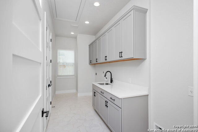 Image 28 of 48 For 431 Bandera Rd E