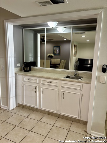 Image 10 of 30 For 7500 Callaghan  Apt 3