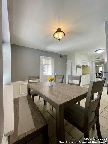 Image 11 of 30 For 7500 Callaghan  Apt 3