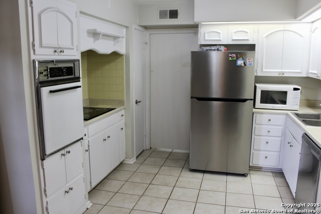 Image 16 of 30 For 7500 Callaghan  Apt 3