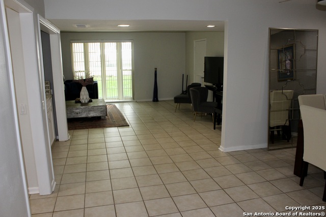 Image 23 of 30 For 7500 Callaghan  Apt 3