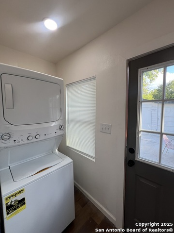 Listing photo id 9 for 3108 Vera Cruz