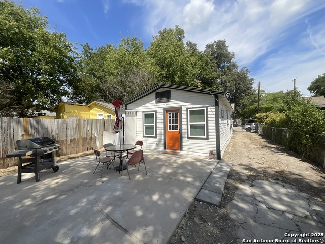 Listing photo id 10 for 3108 Vera Cruz
