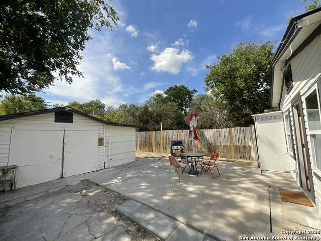 Listing photo id 11 for 3108 Vera Cruz