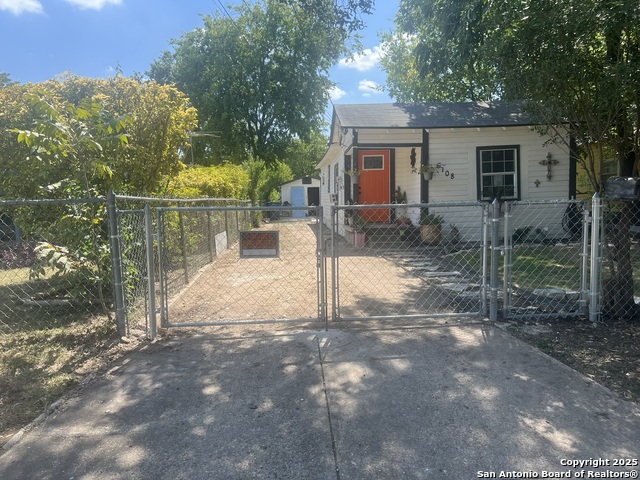 Listing photo id 12 for 3108 Vera Cruz