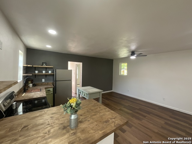 Listing photo id 3 for 3108 Vera Cruz