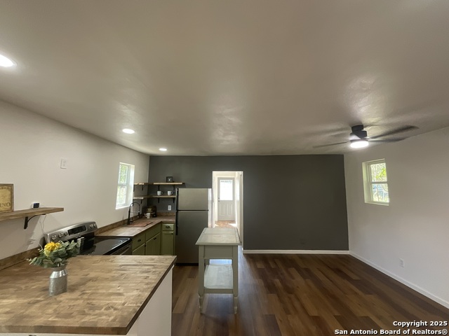 Listing photo id 4 for 3108 Vera Cruz