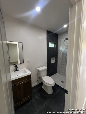 Listing photo id 7 for 3108 Vera Cruz