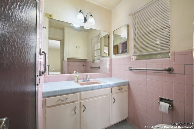 Image 20 of 24 For 3819 Longridge