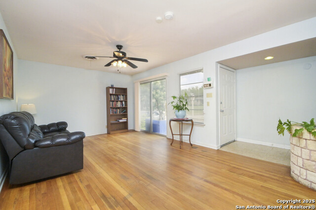 Image 5 of 24 For 3819 Longridge