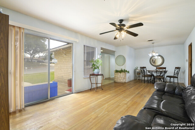 Image 7 of 24 For 3819 Longridge