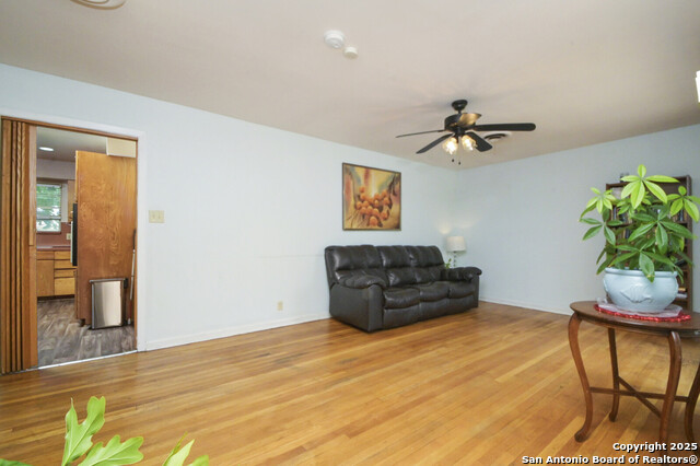 Image 8 of 24 For 3819 Longridge