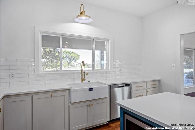 Listing photo id 10 for 393 Cave Springs Dr.