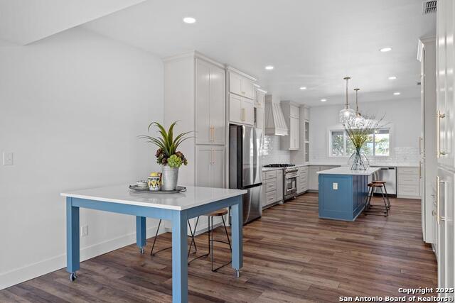 Listing photo id 12 for 393 Cave Springs Dr.