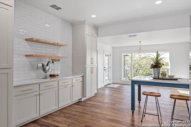 Listing photo id 13 for 393 Cave Springs Dr.