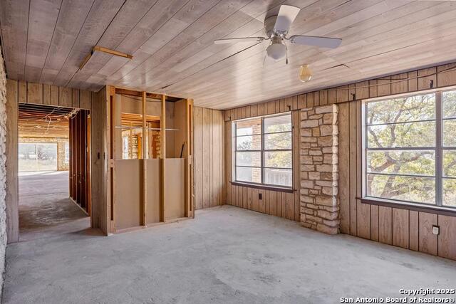 Listing photo id 50 for 393 Cave Springs Dr.