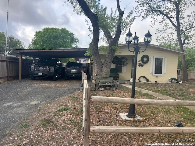 Details for 404 Polk W , Sabinal, TX 78881