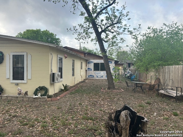 Listing photo id 0 for 404 Polk W 