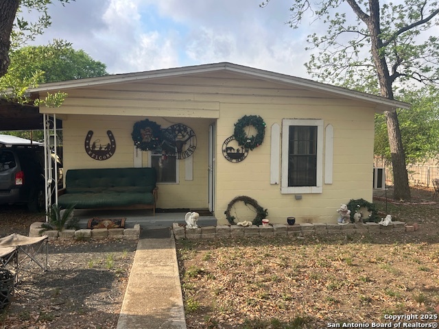 Listing photo id 1 for 404 Polk W 