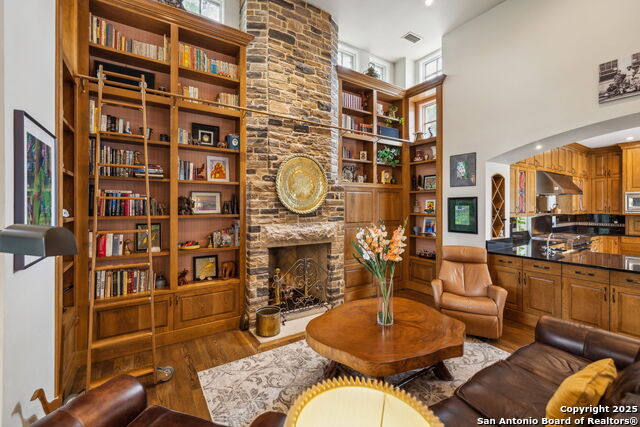 Listing photo id 11 for 110 Turnberry Way