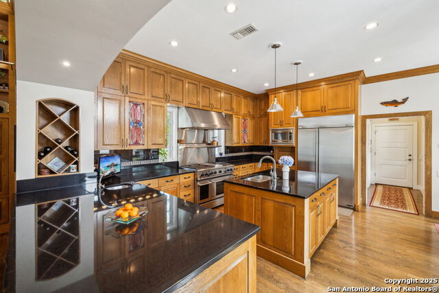 Listing photo id 17 for 110 Turnberry Way