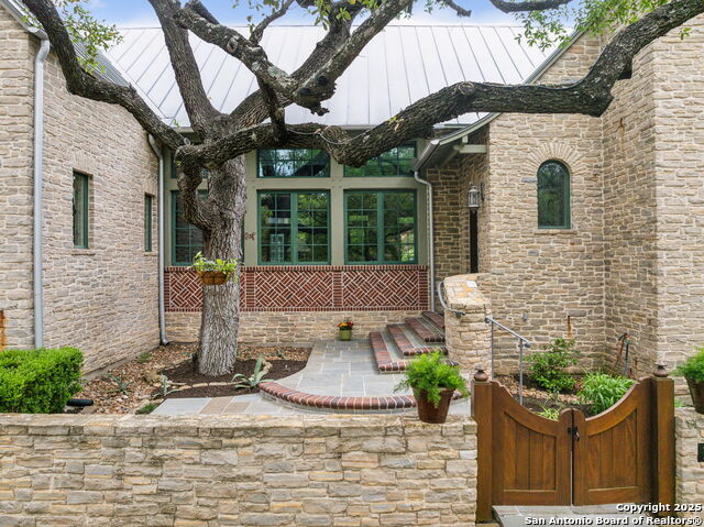 Listing photo id 0 for 110 Turnberry Way