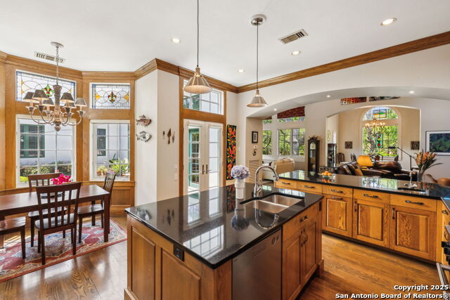 Listing photo id 21 for 110 Turnberry Way