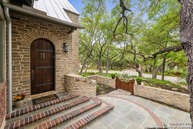 Listing photo id 1 for 110 Turnberry Way