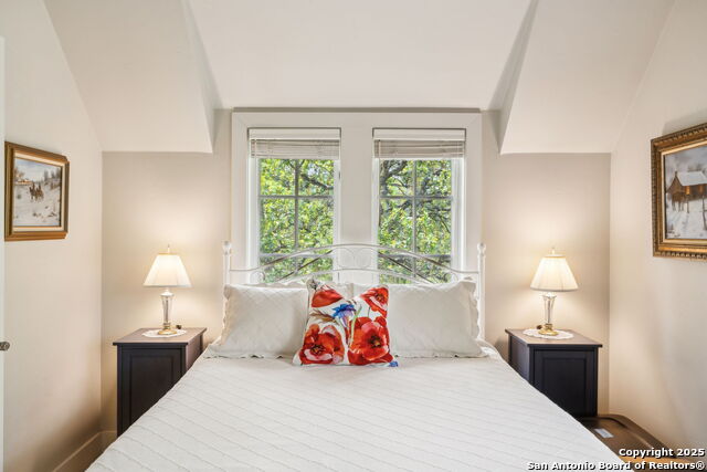 Listing photo id 34 for 110 Turnberry Way