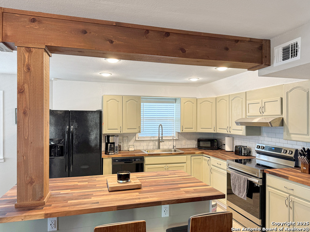 Listing photo id 10 for 209 Lake Forest