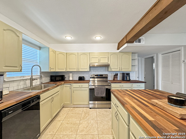 Listing photo id 12 for 209 Lake Forest