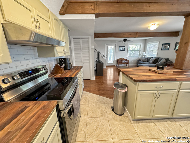 Listing photo id 14 for 209 Lake Forest