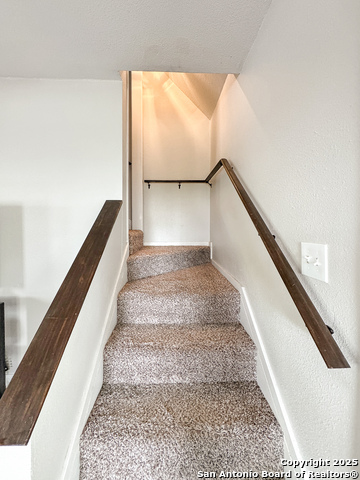 Listing photo id 17 for 209 Lake Forest