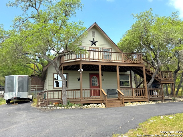 Listing photo id 0 for 209 Lake Forest