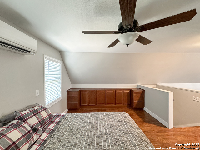 Listing photo id 18 for 209 Lake Forest