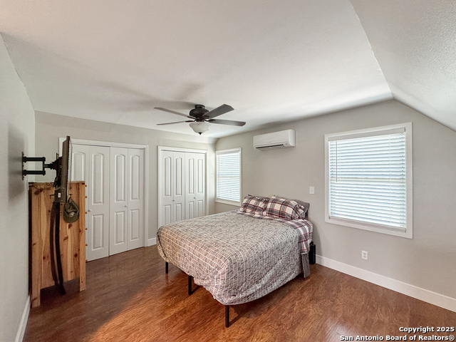 Listing photo id 19 for 209 Lake Forest