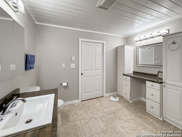 Listing photo id 22 for 209 Lake Forest
