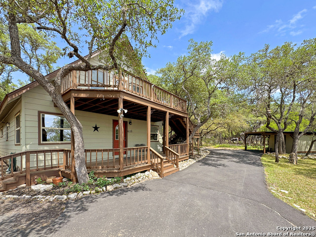 Listing photo id 1 for 209 Lake Forest