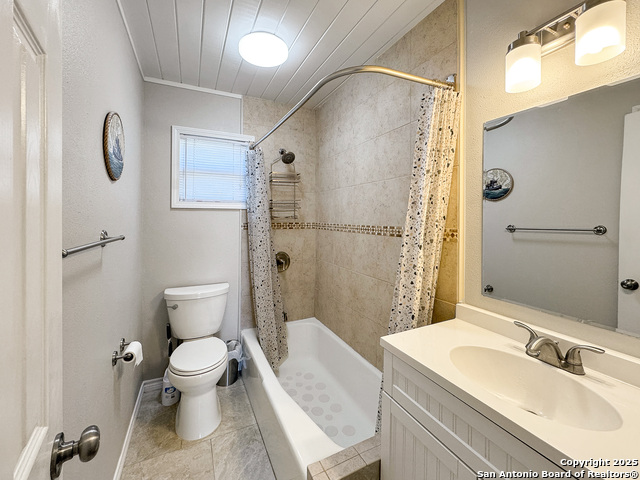 Listing photo id 29 for 209 Lake Forest