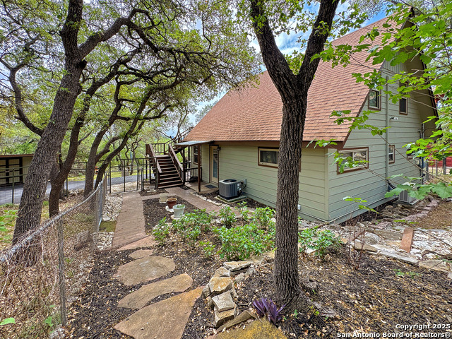 Listing photo id 38 for 209 Lake Forest