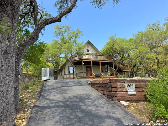 Listing photo id 39 for 209 Lake Forest